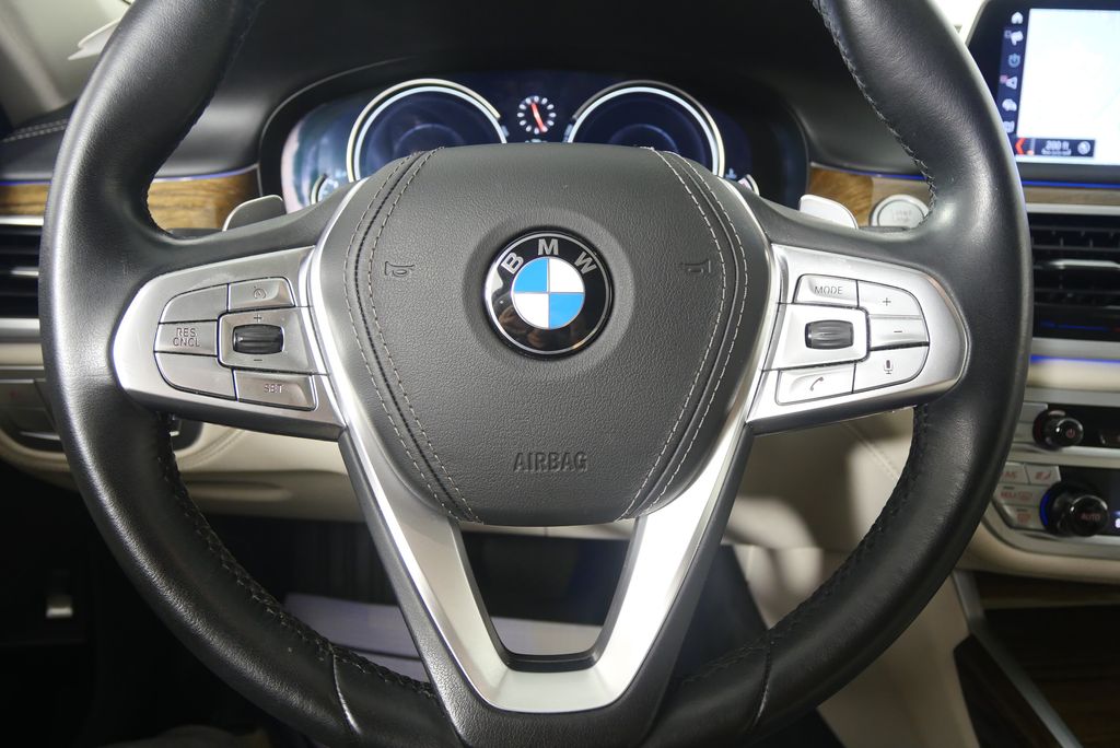 Thumbnail: 2018 BMW 7 Series - 21