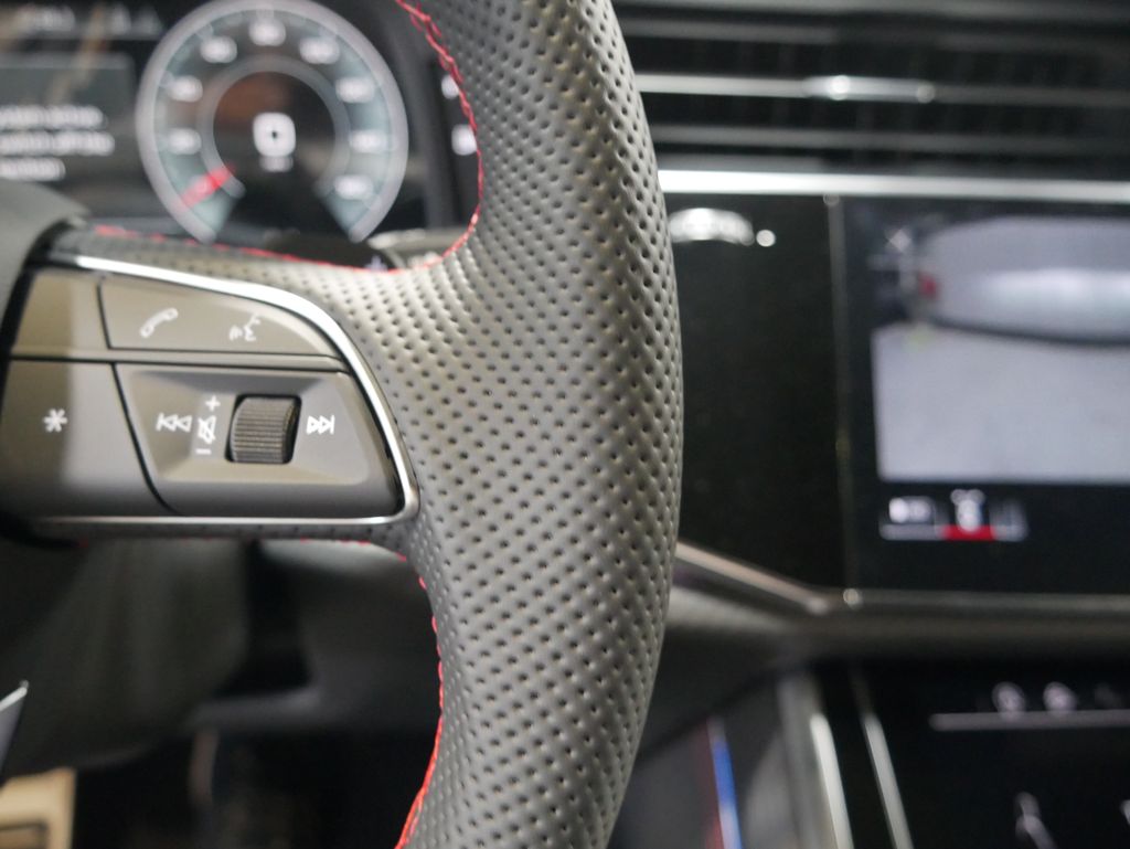 Thumbnail: 2026 Audi Q8 - 30