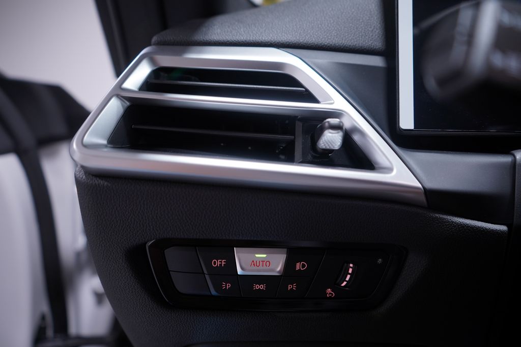 Thumbnail: 2026 BMW M4 - 16