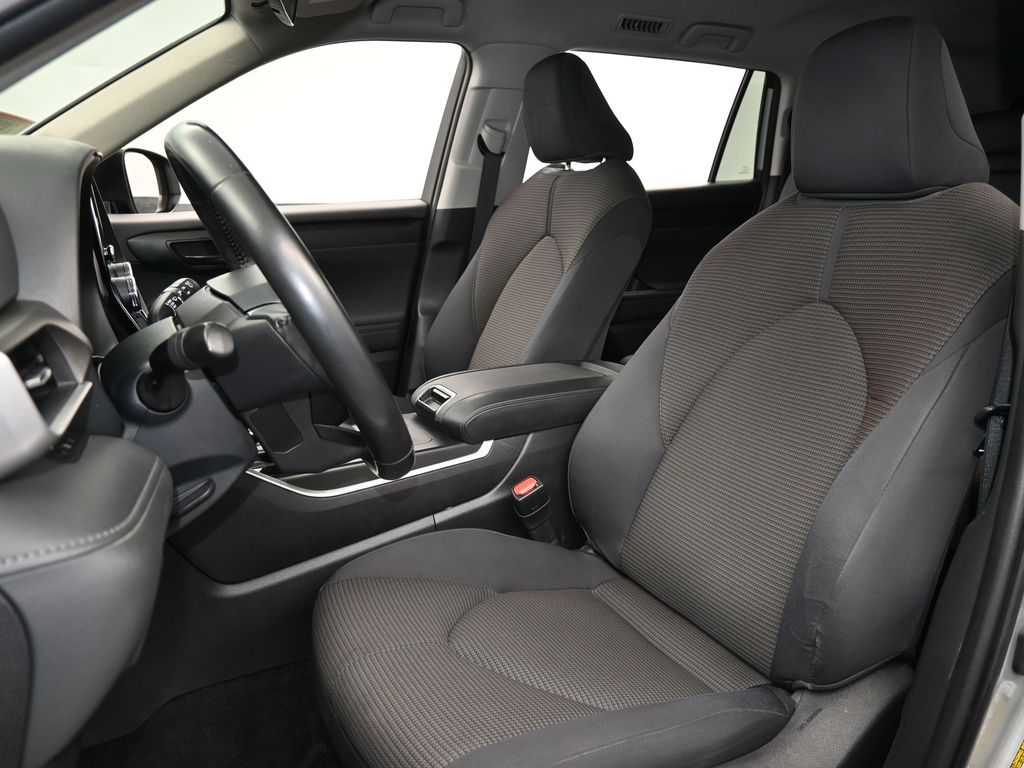 Used 2023 Silver Toyota LE image 10