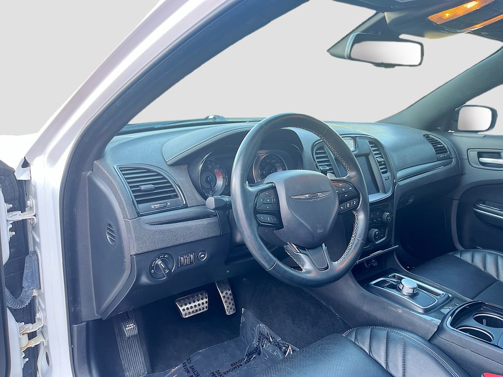 Used 2023 White Chrysler C image 9