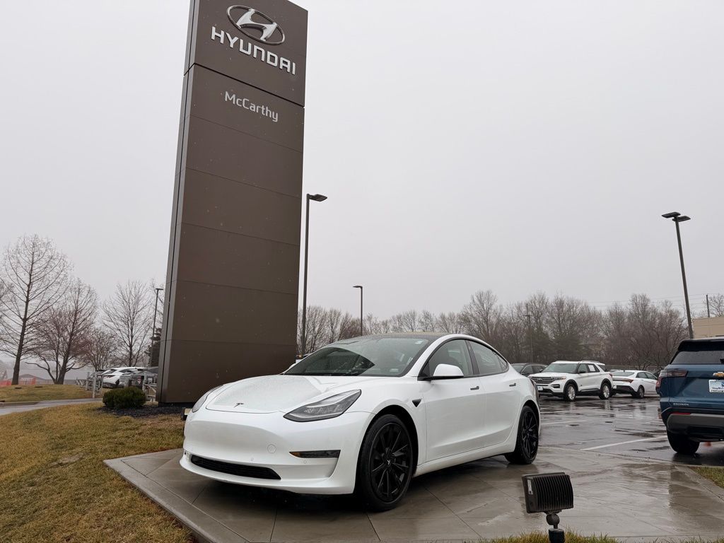2021 Tesla Model 3 Standard Range Plus RWD