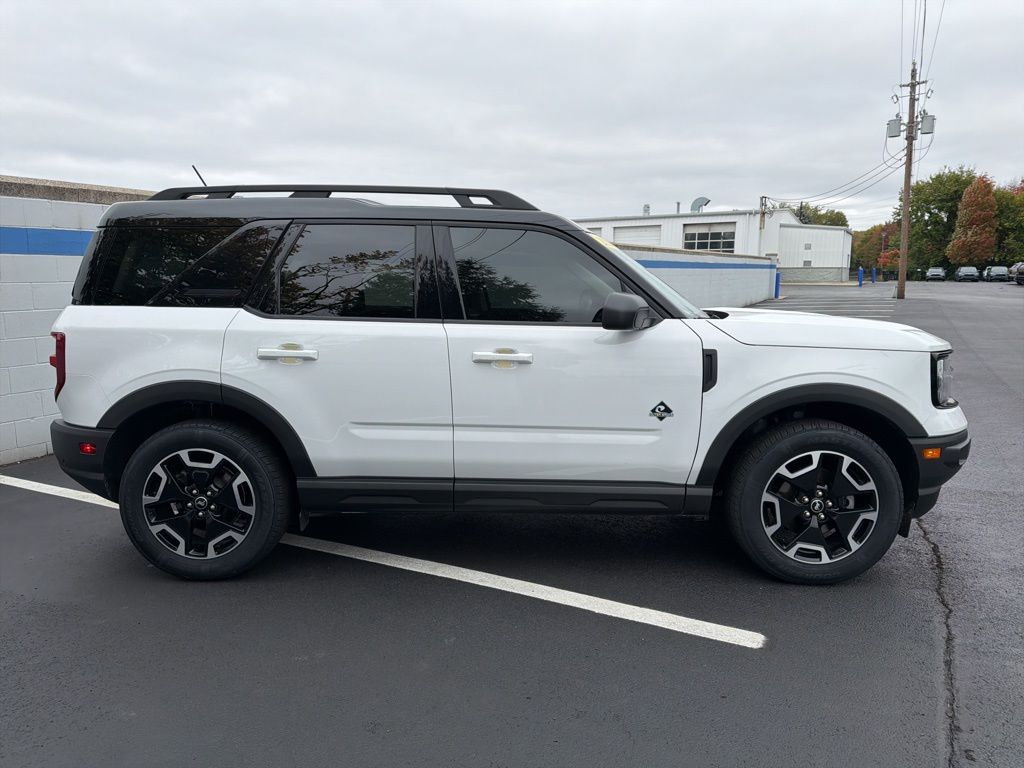 Thumbnail: 2022 Ford Bronco Sport - 6