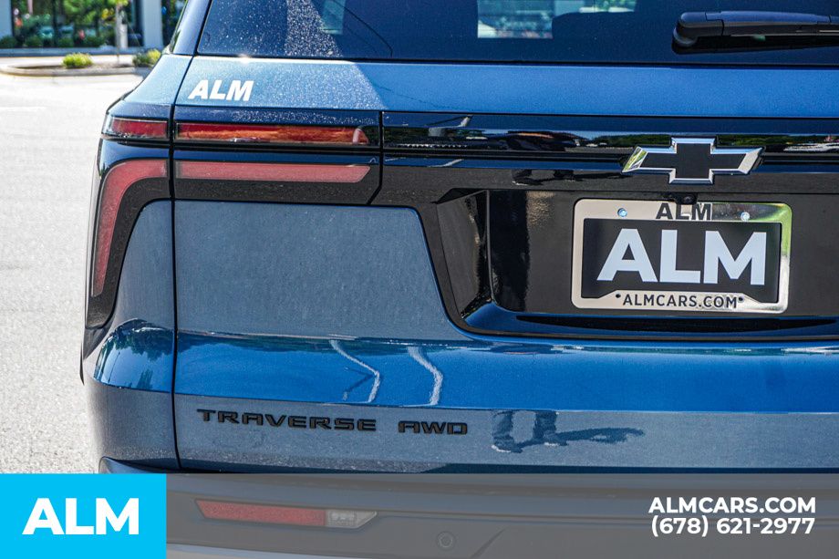 Used 2025 Blue Chevrolet Z71 image 15