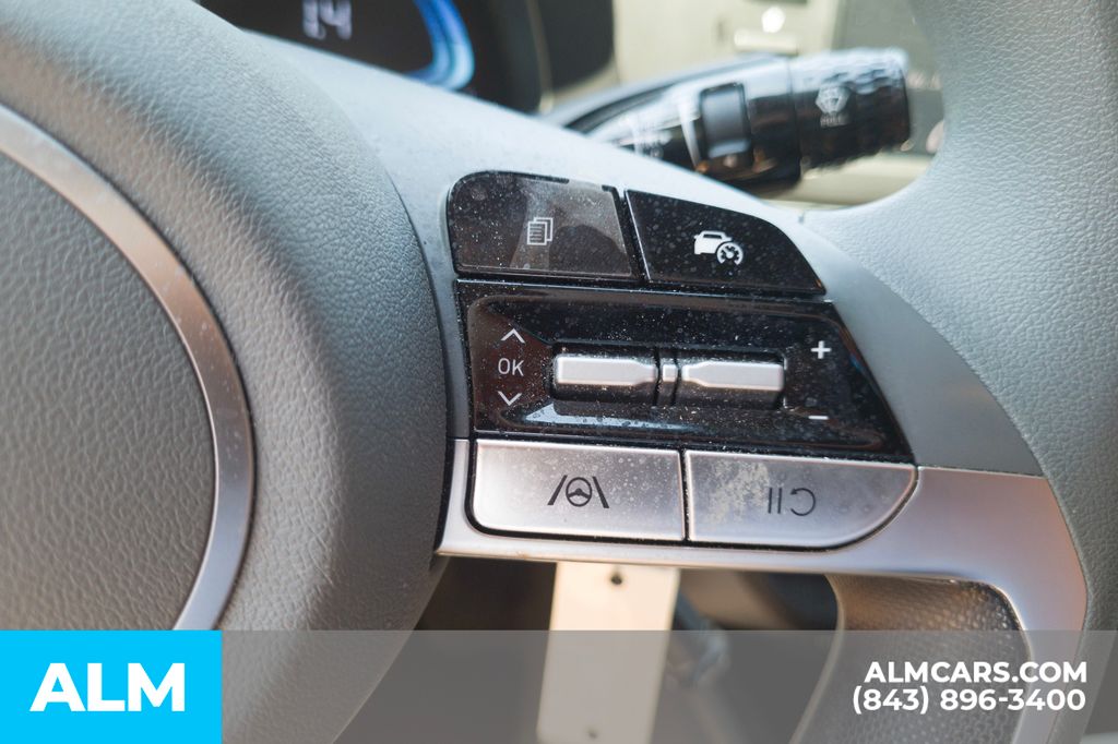 Used 2025 Silver Hyundai SE image 10