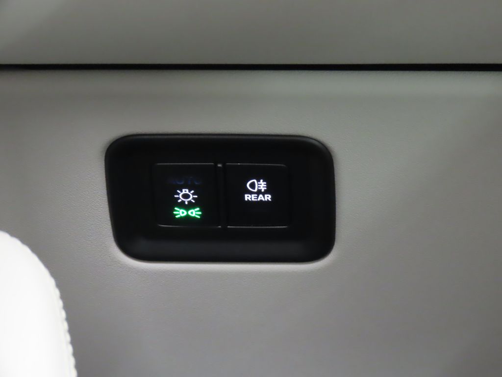 Thumbnail: 2025 Porsche Macan - 24