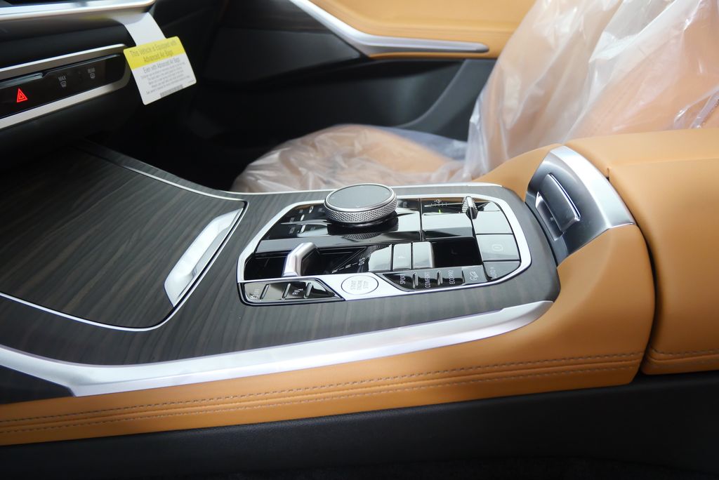 Thumbnail: 2026 BMW X7 - 24