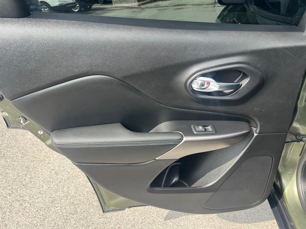 Used 2020 Jeep Cherokee SUV