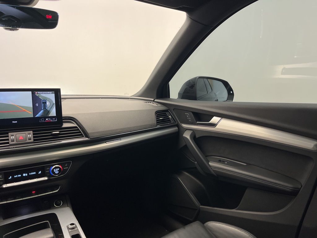 Thumbnail: 2021 Audi SQ5 - 27