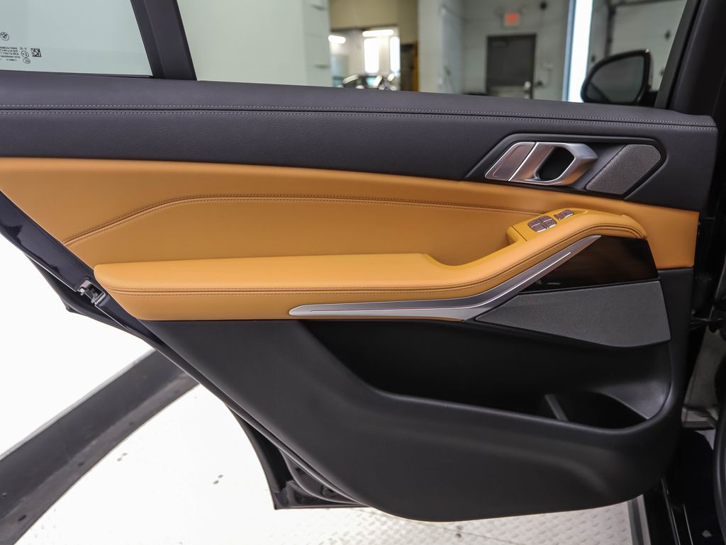 Thumbnail: 2021 BMW X7 - 21