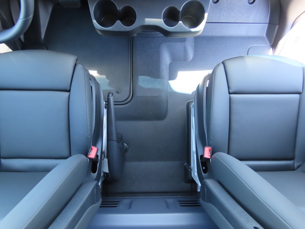 Thumbnail: 2025 Mercedes-Benz Sprinter - 16