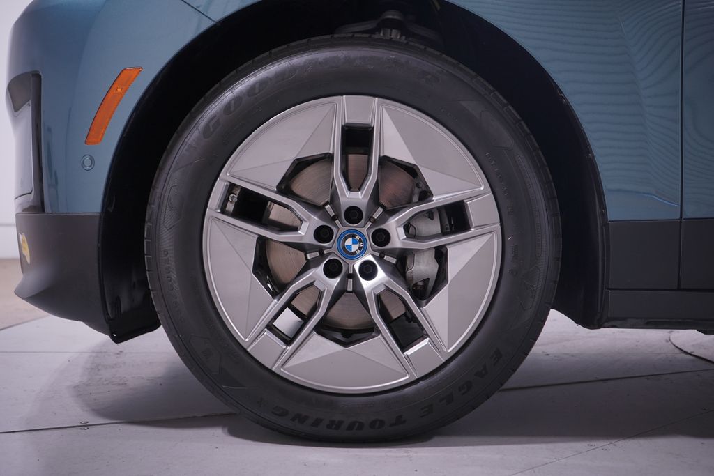 Thumbnail: 2023 BMW iX - 2