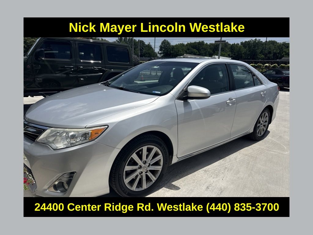 Classic Silver Metallic 2014 Toyota Camry Sedan Front-Wheel Drive 6-Speed Automatic
