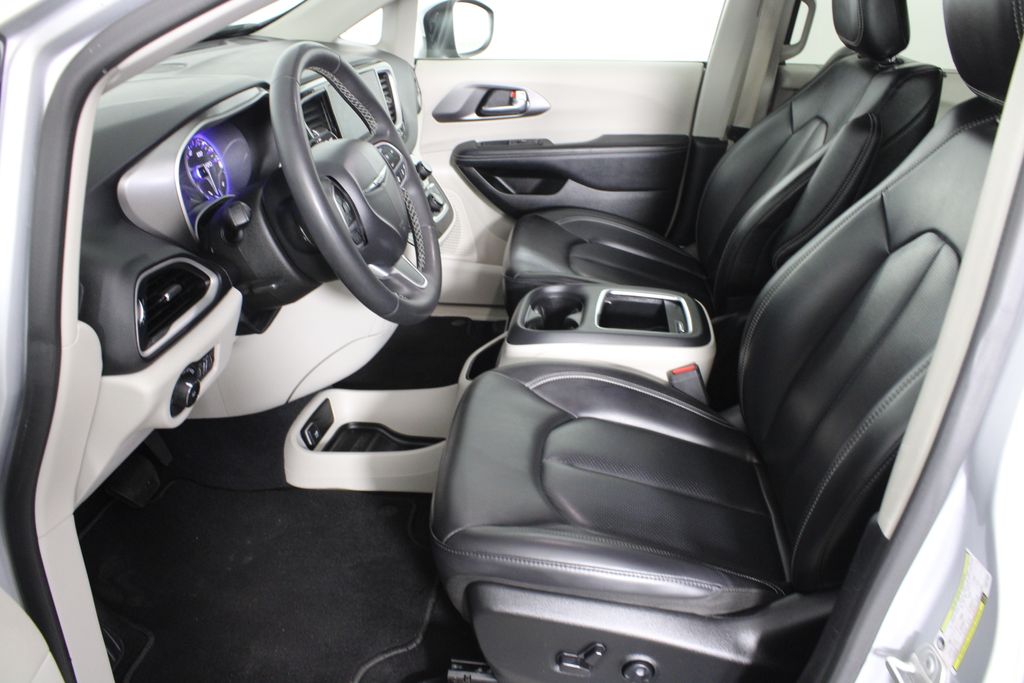 Used 2023 Chrysler Pacifica for sale in 