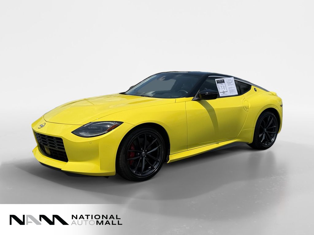 Ikazuchi Yellow Pearl Tricoat/Super Black 2024 Nissan Z Coupe Rear-Wheel Drive 9-Speed Automatic