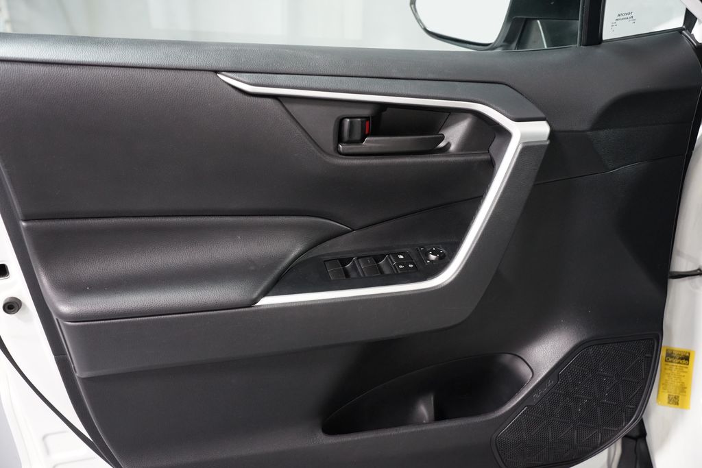 Thumbnail: 2020 Toyota RAV4 - 27