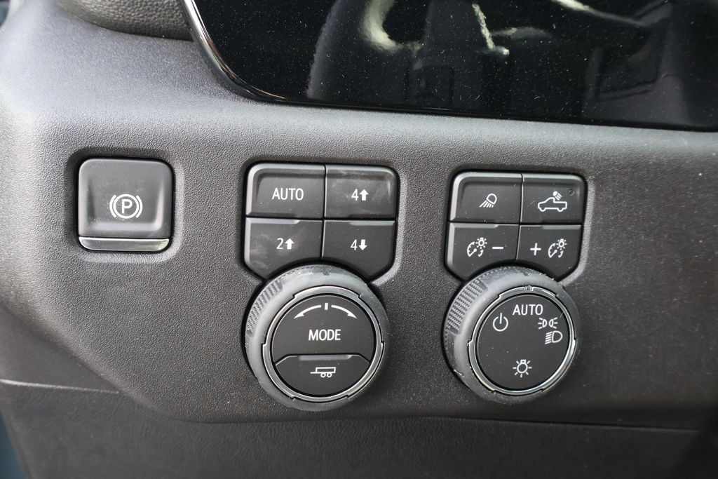 Thumbnail: 2026 Chevrolet Silverado 1500 - 21