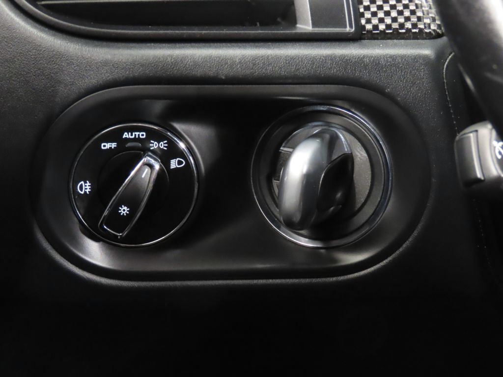 Thumbnail: 2022 Porsche Macan - 24