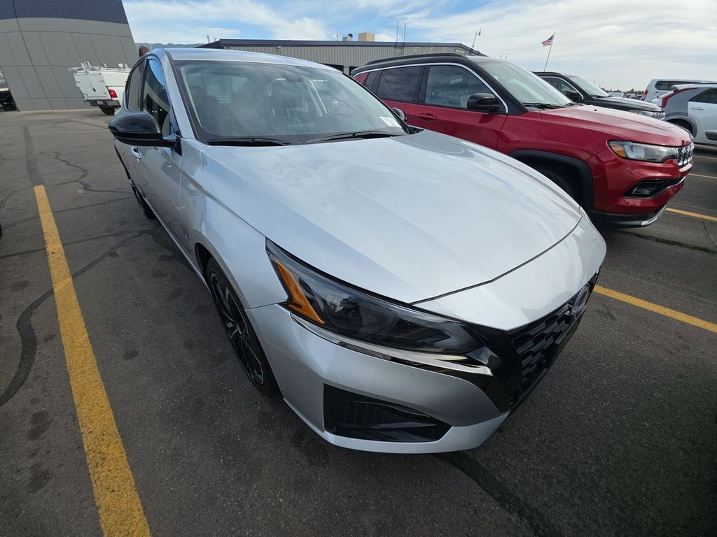 2025 Nissan Altima SR