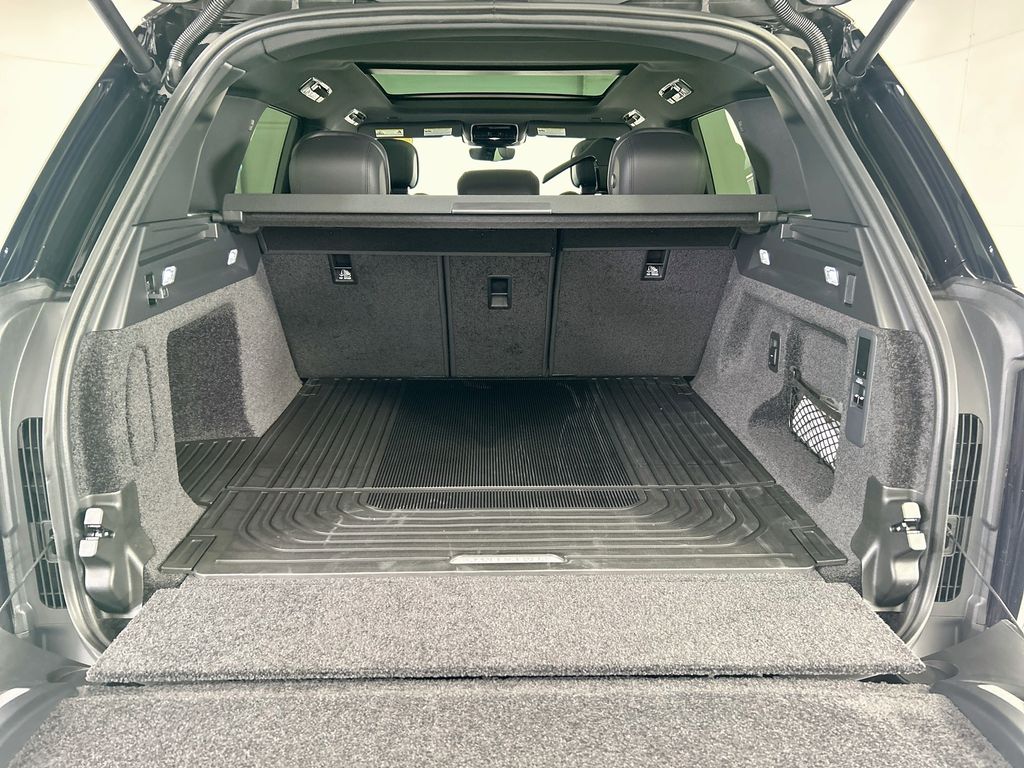Thumbnail: 2026 Land Rover Range Rover - 27