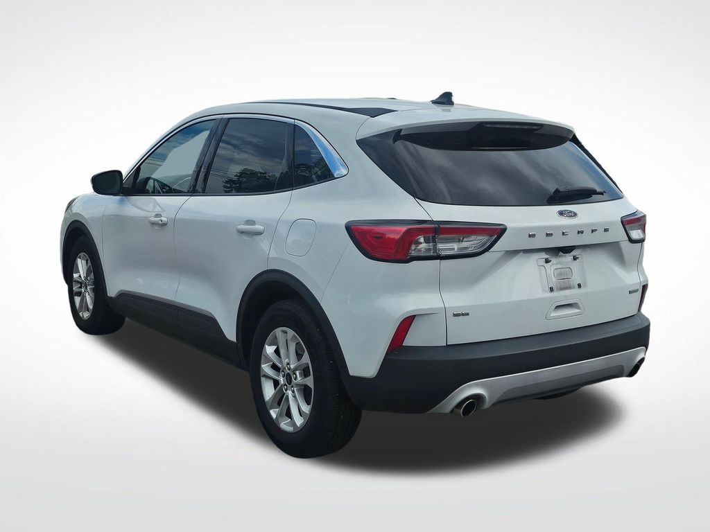2020 Oxford White Ford Escape SE FWD SUV
