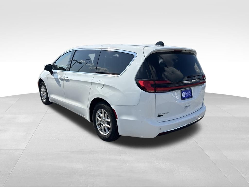 Used 2023 Chrysler Pacifica Van
