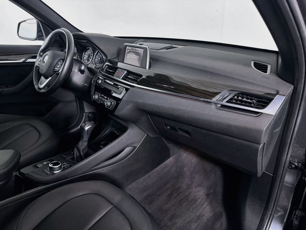 Thumbnail: 2017 BMW X1 - 30