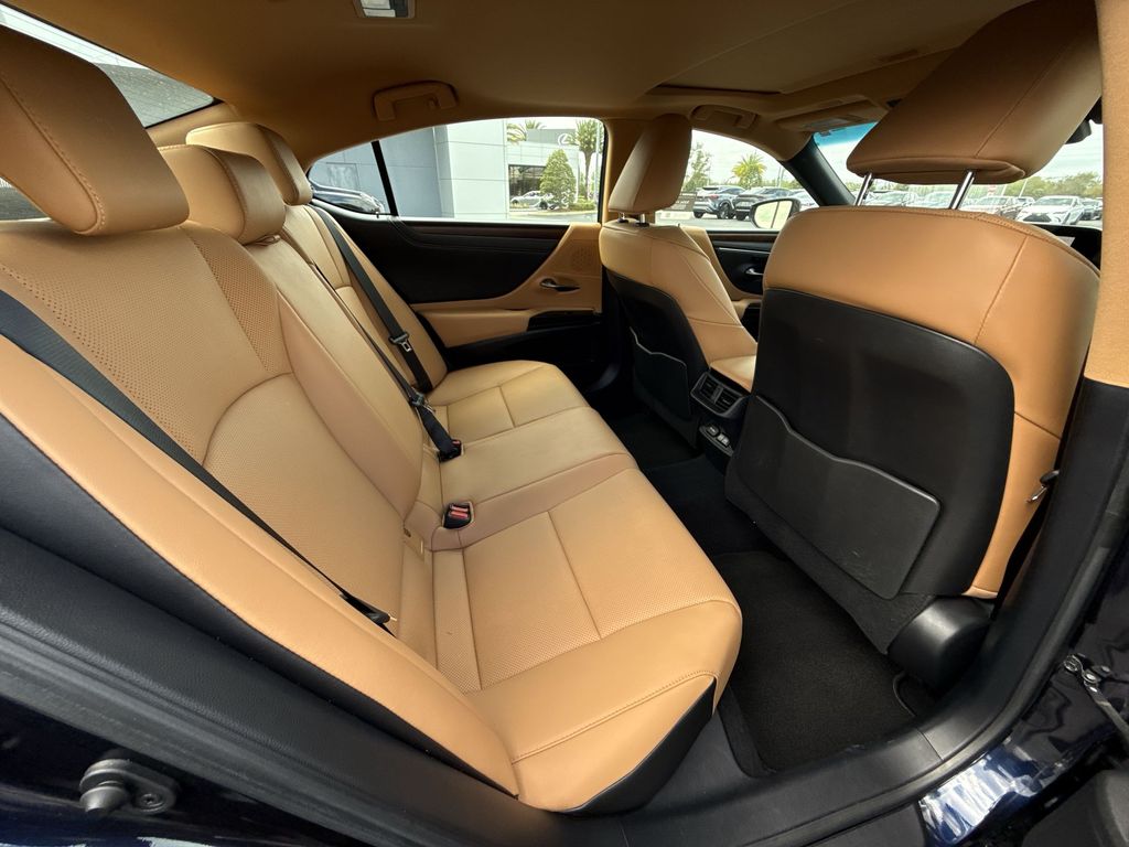 Thumbnail: 2025 Lexus ES - 17