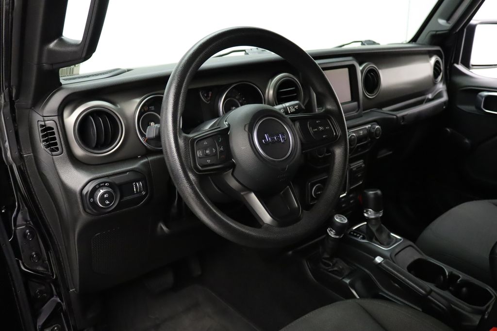 Thumbnail: 2023 Jeep Gladiator - 15