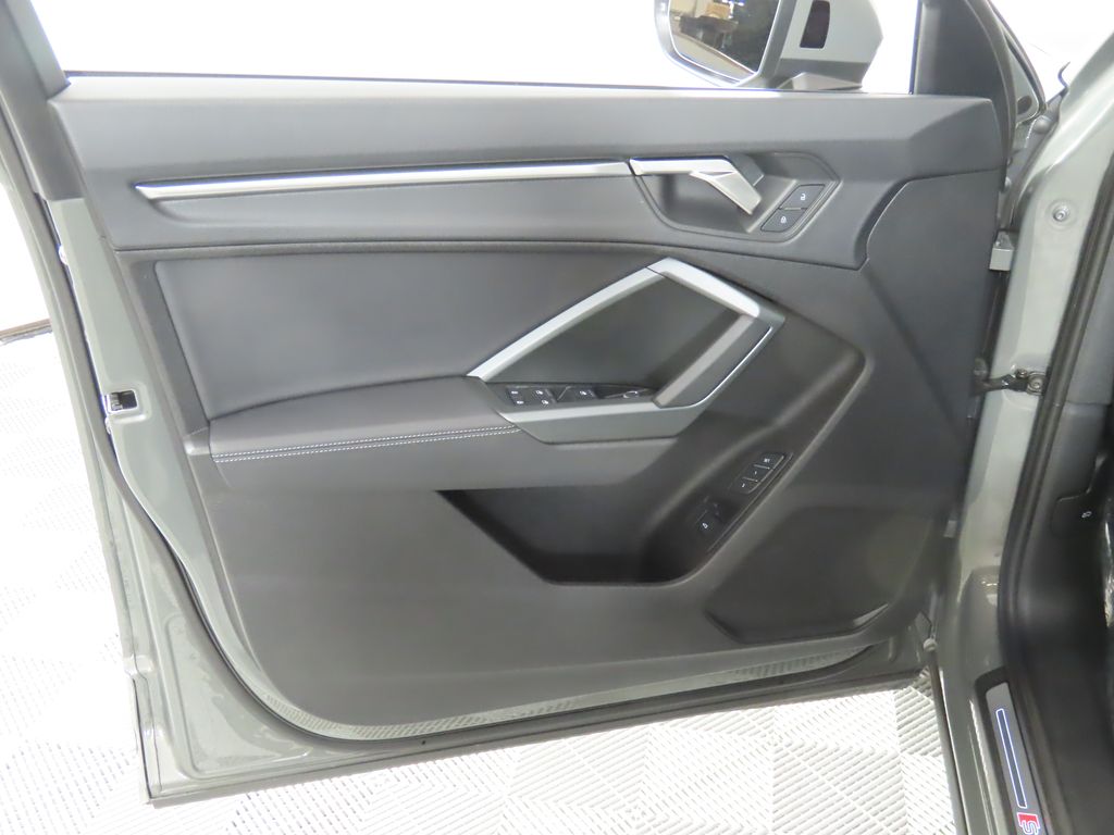 Thumbnail: 2025 Audi Q3 - 30