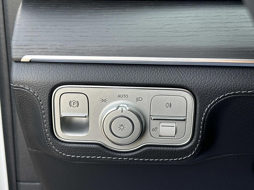 Thumbnail: 2026 Mercedes-Benz GLE - 13