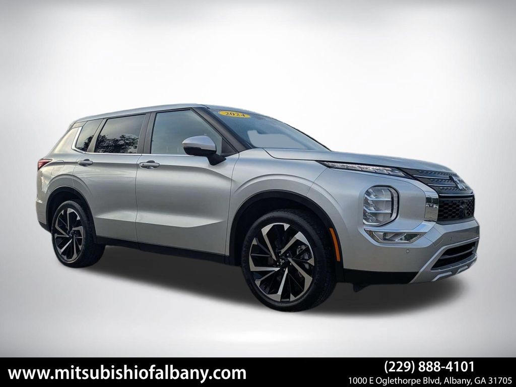 2024 Mitsubishi Outlander SE