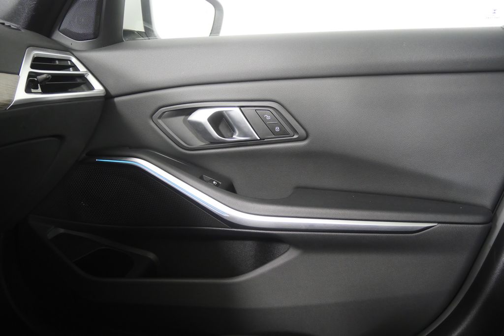 Thumbnail: 2025 BMW 3 Series - 29