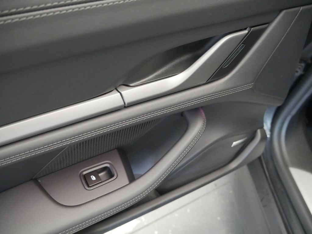 Thumbnail: 2026 Porsche Taycan - 15