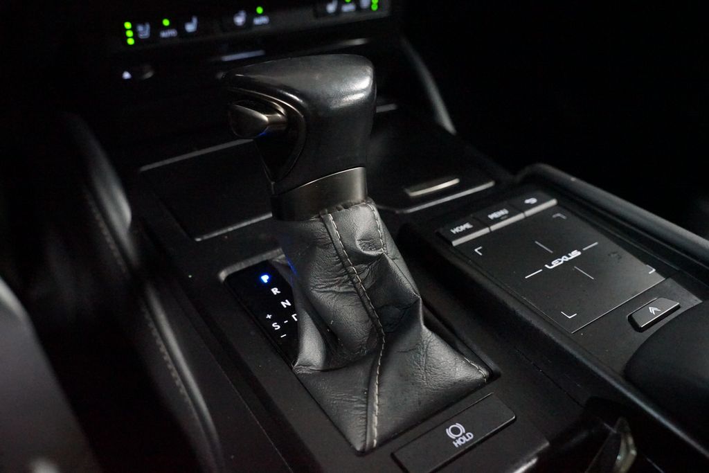 Thumbnail: 2021 Lexus ES - 22