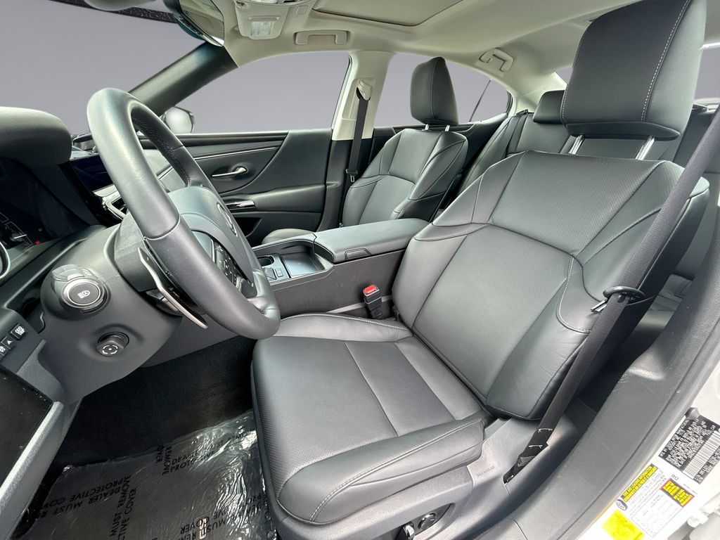 Thumbnail: 2025 Lexus ES - 28