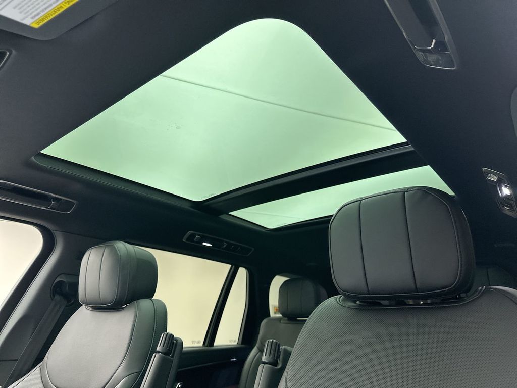 Thumbnail: 2025 Land Rover Range Rover - 10