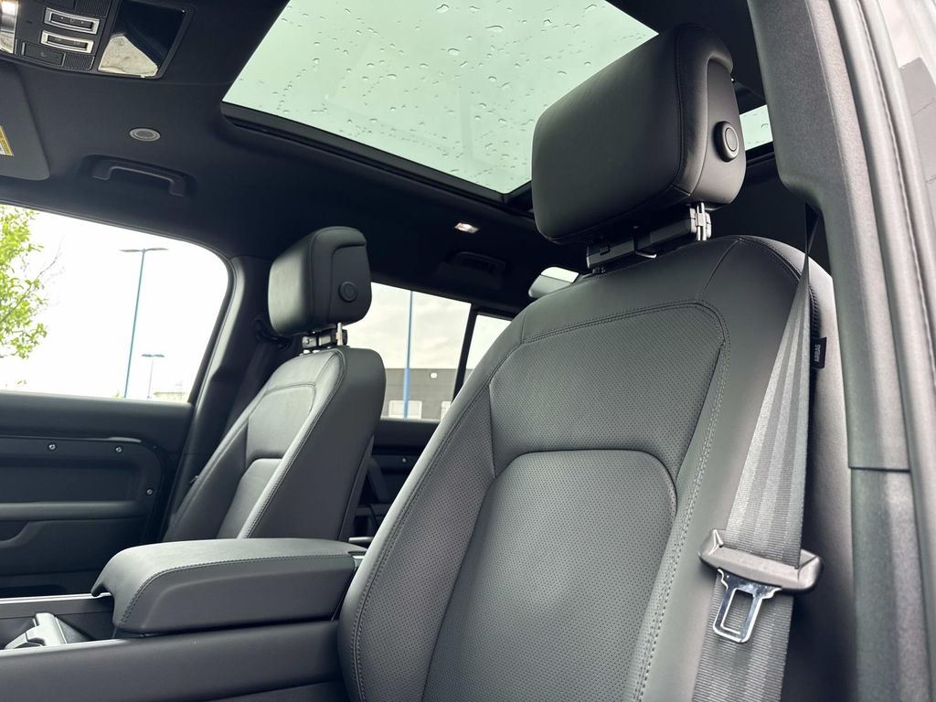 New 2026 Black Land Rover X-Dynamic SE image 20