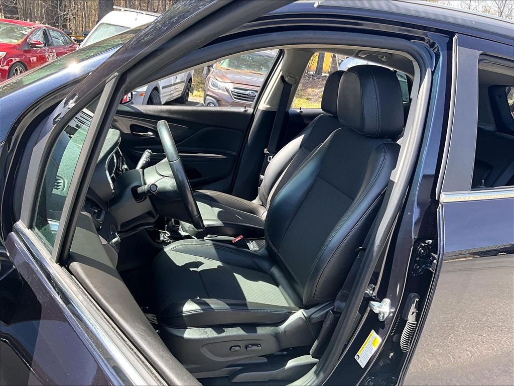 2021 Buick Encore — photo 10