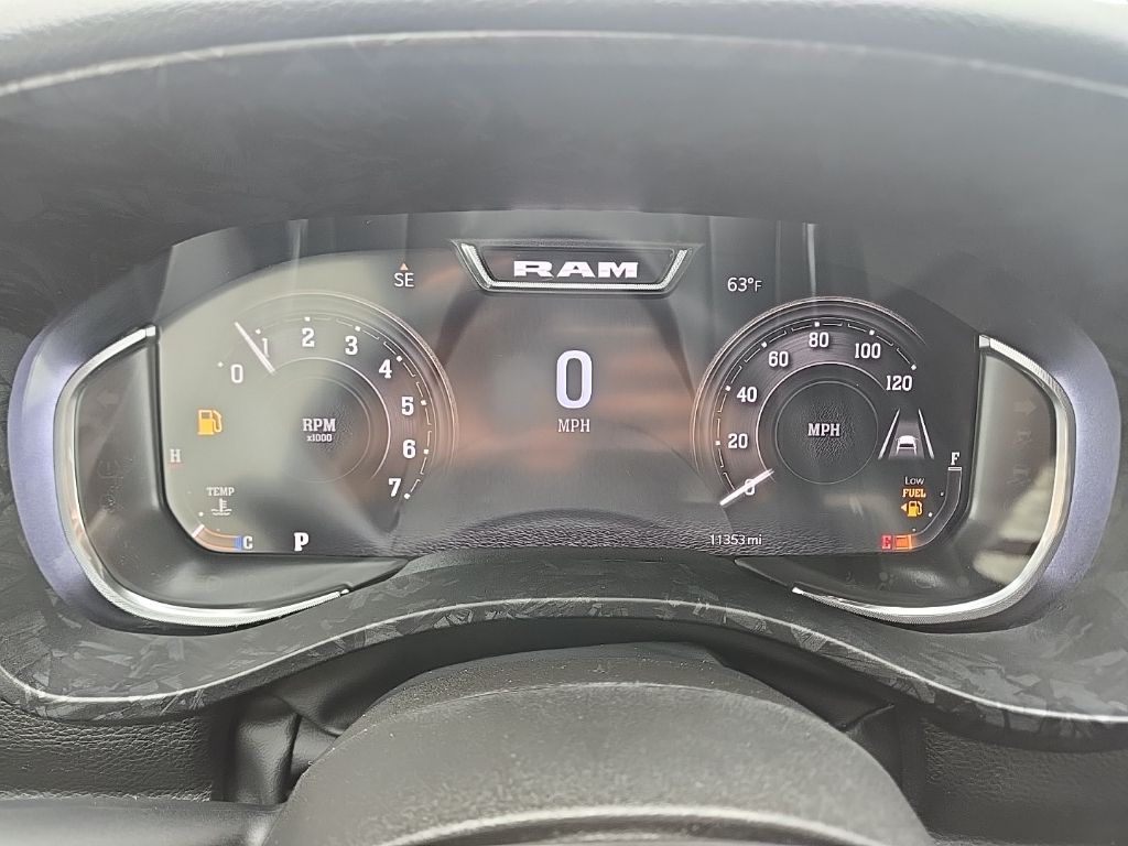 Used 2025 White Ram Big Horn/Lone Star image 32