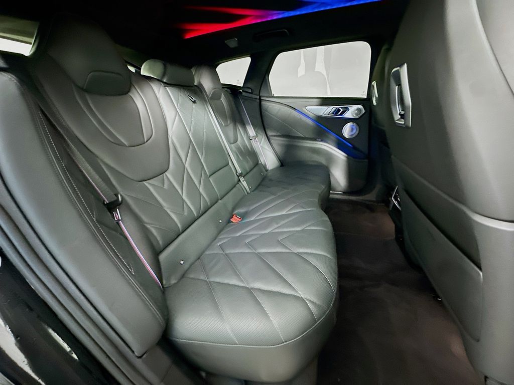 Thumbnail: 2023 BMW XM - 27