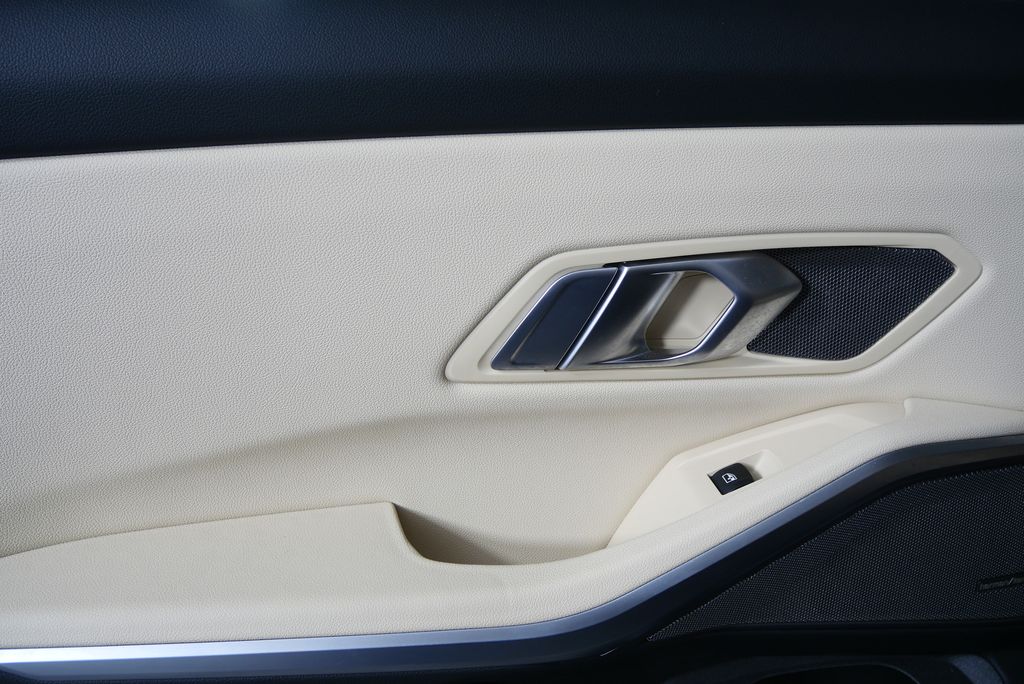 Thumbnail: 2019 BMW 3 Series - 13