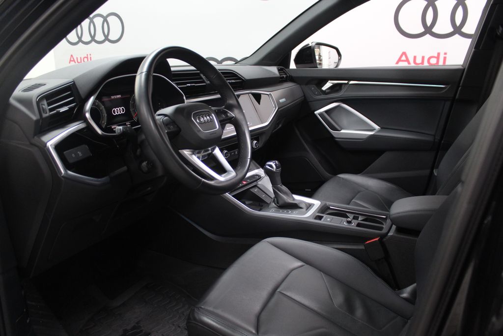 Thumbnail: 2023 Audi Q3 - 11