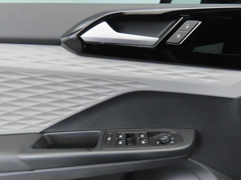 2022 Volkswagen Taos S 24
