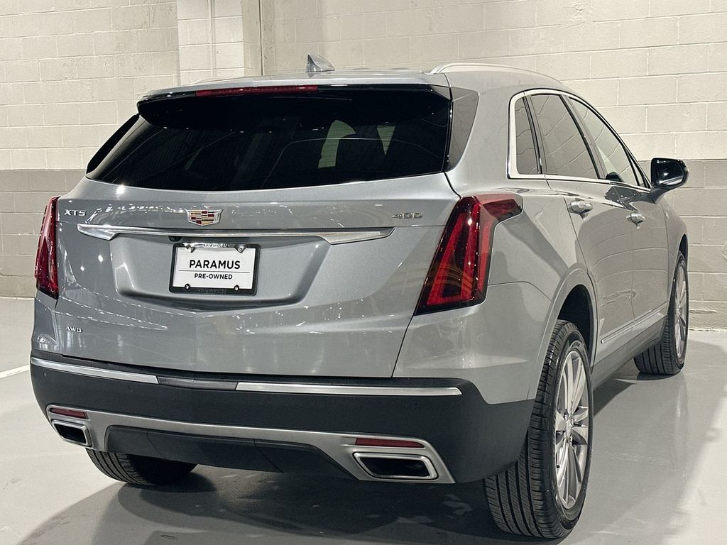 Thumbnail: 2025 Cadillac XT5 - 3