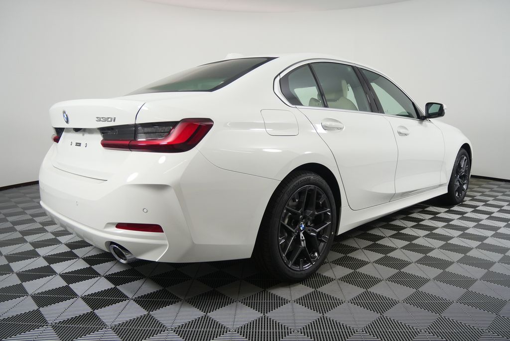 Thumbnail: 2026 BMW 3 Series - 3