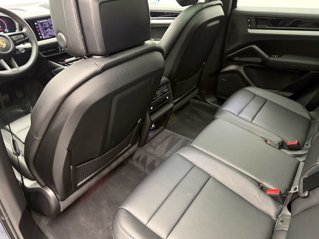 Thumbnail: 2025 Porsche Cayenne - 25