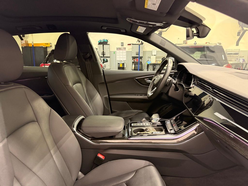 Thumbnail: 2021 Audi Q8 - 30