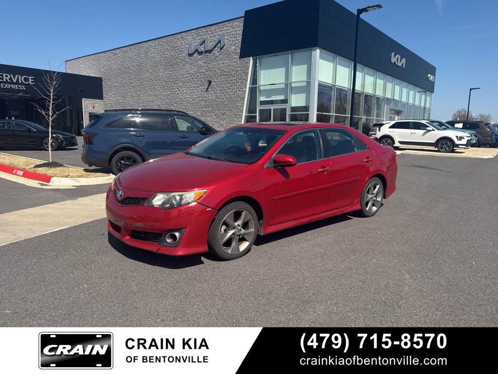 Barcelona Red Metallic 2013 Toyota Camry SE V6 Sedan Front-Wheel Drive 6-Speed Automatic