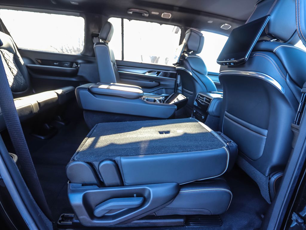 Thumbnail: 2023 Jeep Grand Wagoneer L - 23